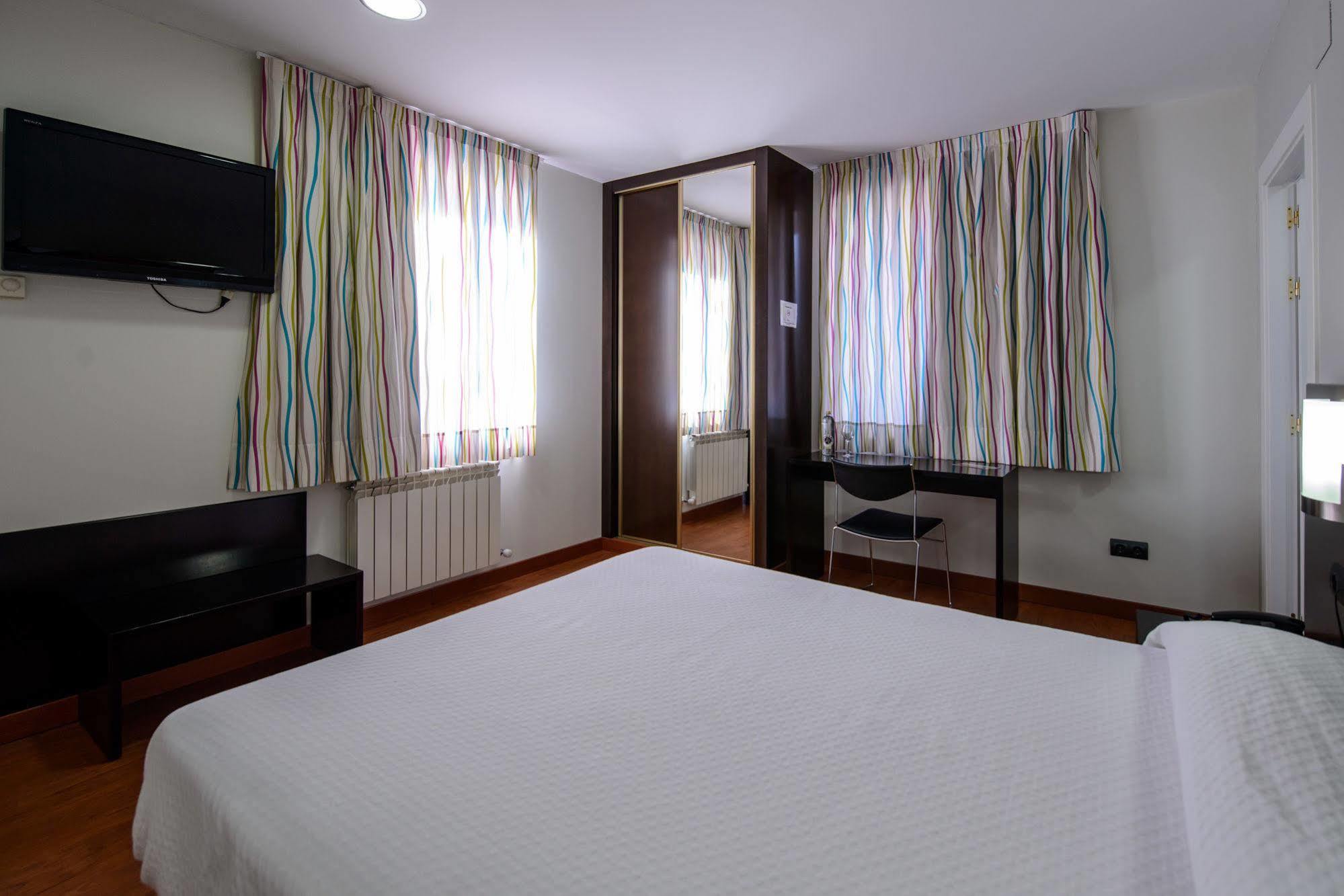 Hotel El Paso Honroso Hospital de Órbigo Eksteriør bilde